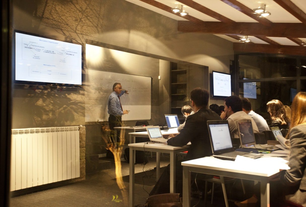 Principios de la fiscalidad iva e irpf privilegios · Formación ejecutiva · Galicia · ef Business School · Galicia