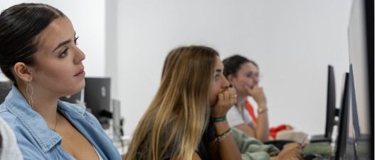 Ciclo superior en laboratorio clinico y biomedico solicita info movil · FP Laboratorio Clínico Biomédico · A Coruña · ef B...