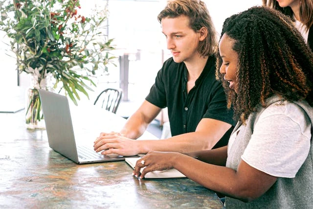 ¿como estudiar y trabajar a la vez · ef Business School · Oleiros A Coruña